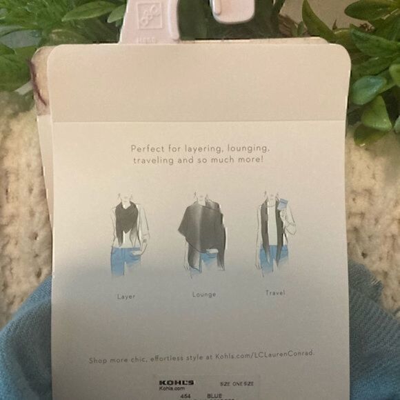 Lauren Conrad scarf - Picture 3 of 3